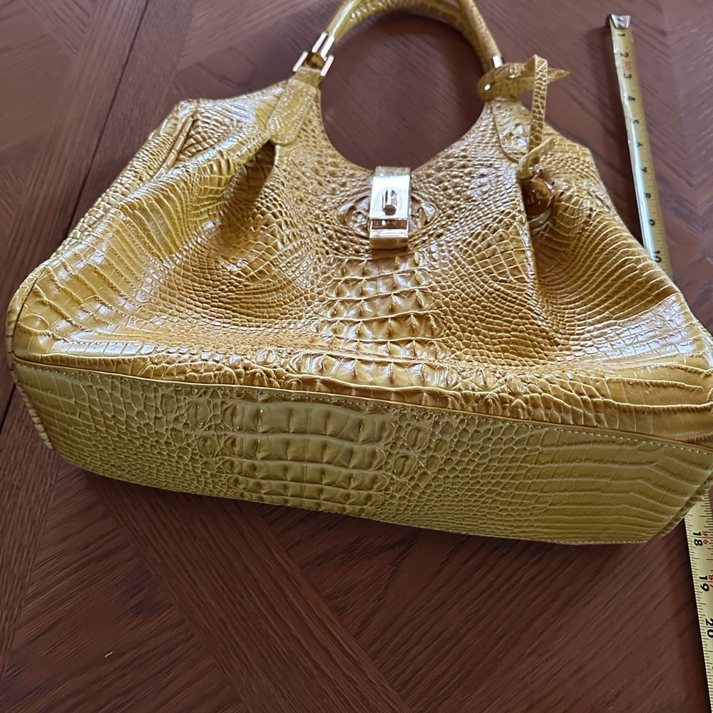 Elegant Yellow Crocodile-Embossed Women's Bag